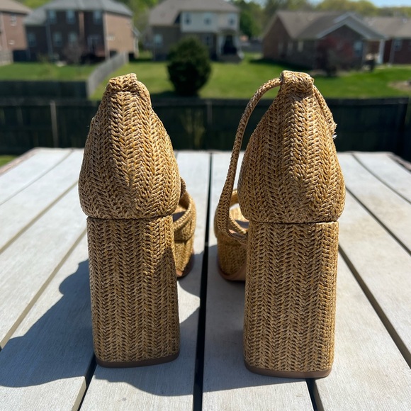 Steve Madden Solve Natural Raffia Heeled Sandals - Picture 4 of 8